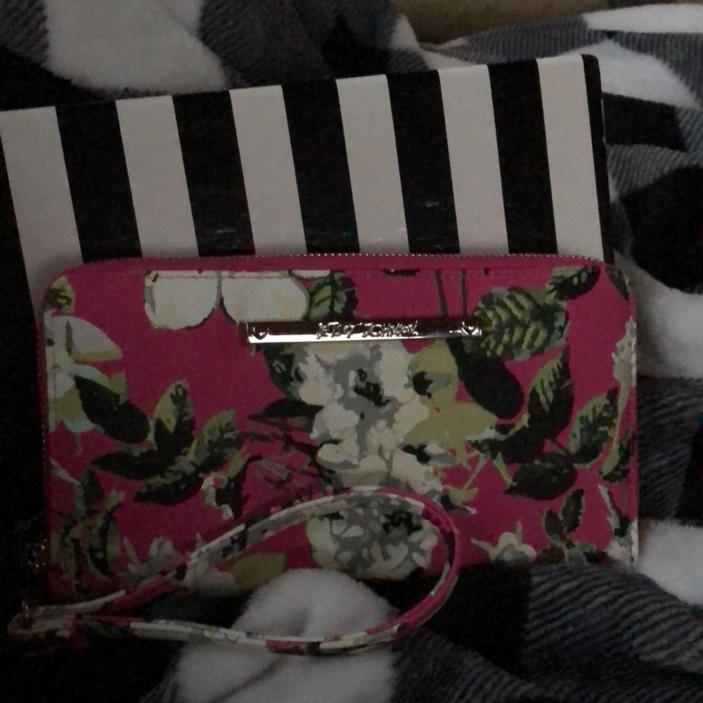 BetseyJohnson ZIP Around Wallet